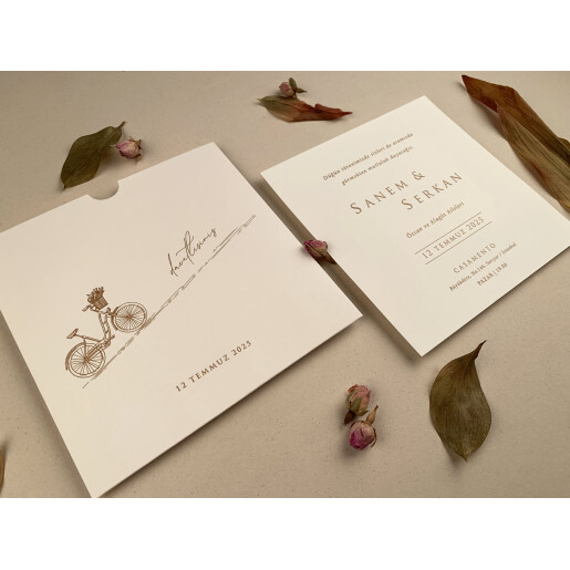 Invitatie De Nunta Romantica Patrata Cu Plic Crem 12273 ELA