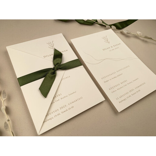 Invitatie De Nunta Eleganta Cu Fundita Verde 12283 ELA