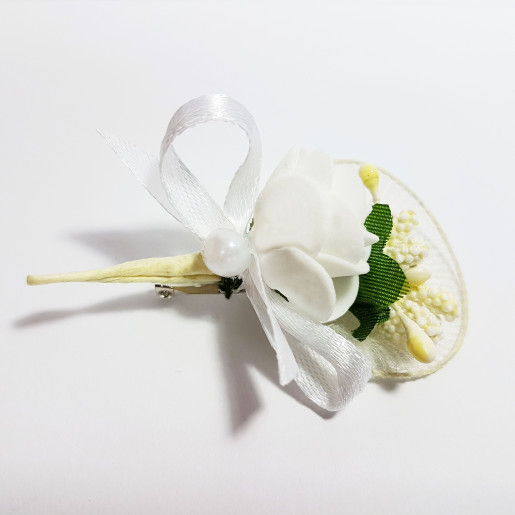 Cocarda cu trandafiri artificiali 03 alb