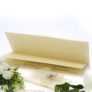 Invitatie de nunta eleganta crem cu fluturas 107011 TBZ