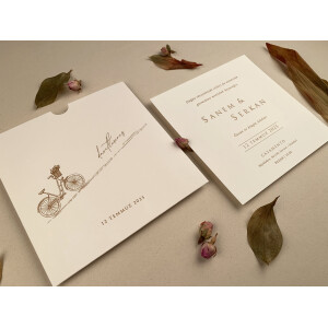 Invitatie De Nunta Romantica Patrata Cu Plic Crem 12273 ELA
