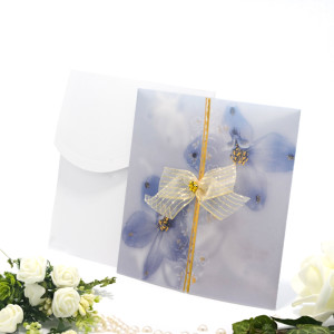 Invitatie de nunta cu calc albastru si floricele aurii 125048 TBZ