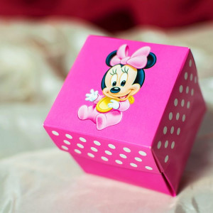 Invitatie de botez tip cutiuta roz cu Minnie Mouse 3621B