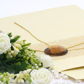 Invitatie de nunta eleganta crem cu piatra maro 107014 TBZ