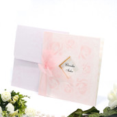 Invitatie de nunta roz cu fundita 125014 TBZ